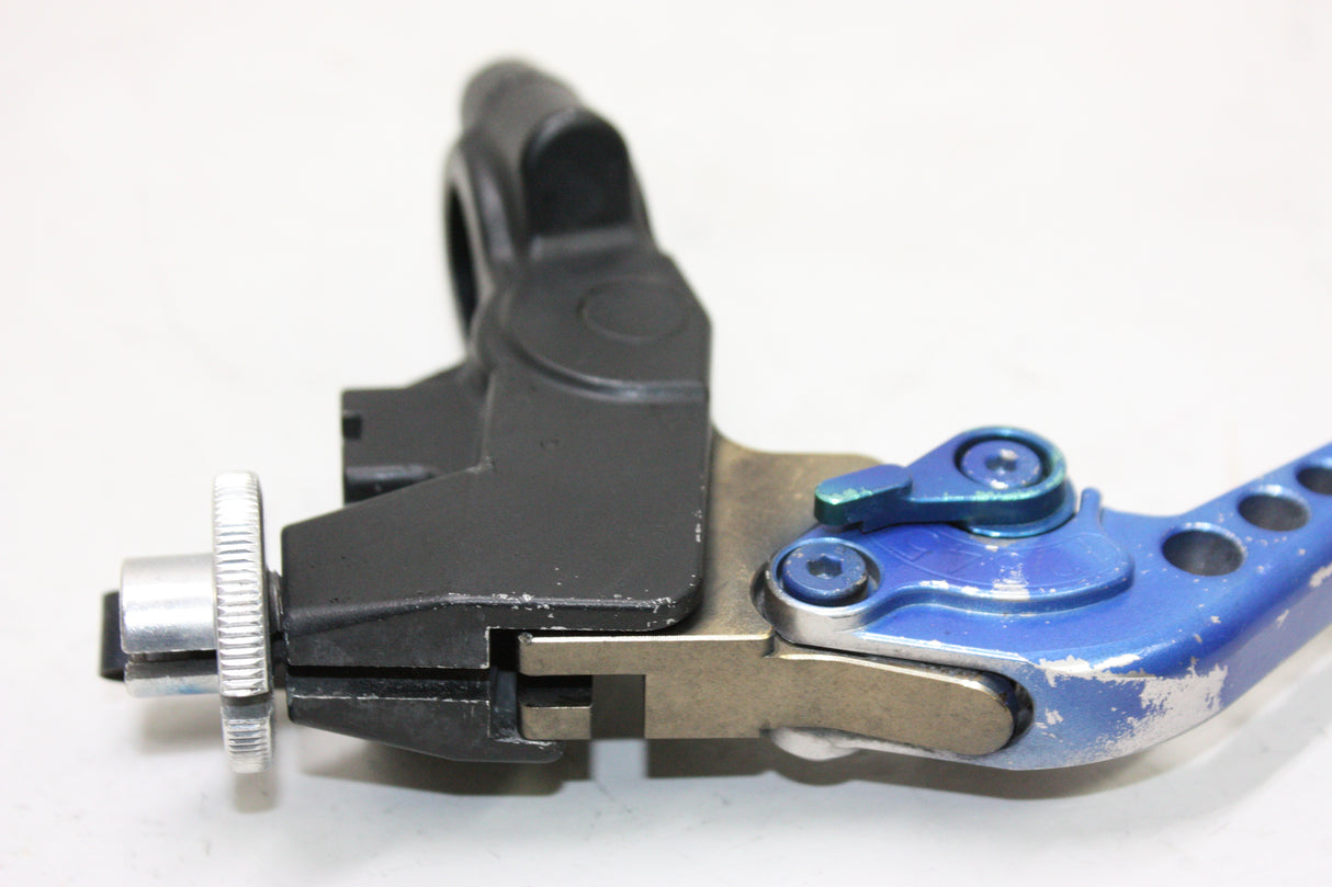 2004 Triumph Daytona 600 OEM CLUTCH PERCH MOUNT WITH LEVER