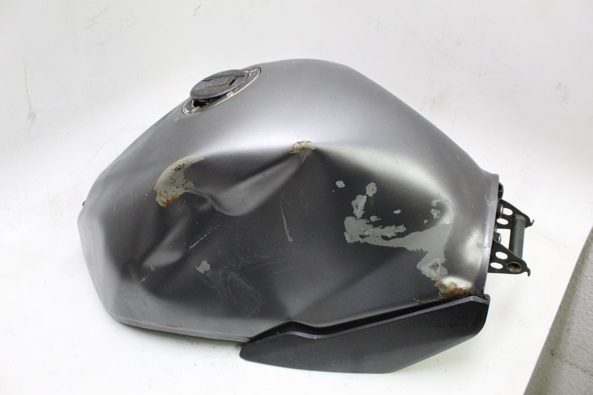 2004 SUZUKI GSXR600 OEM GAS FUEL TANK RESERVOIR W CAP DENT NO PUMP