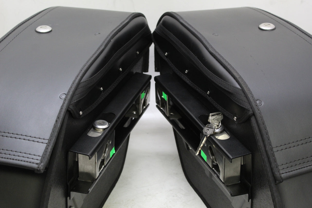 2012 Kawasaki Vulcan 900 VN900DF OEM SADDLEBAG W KEY