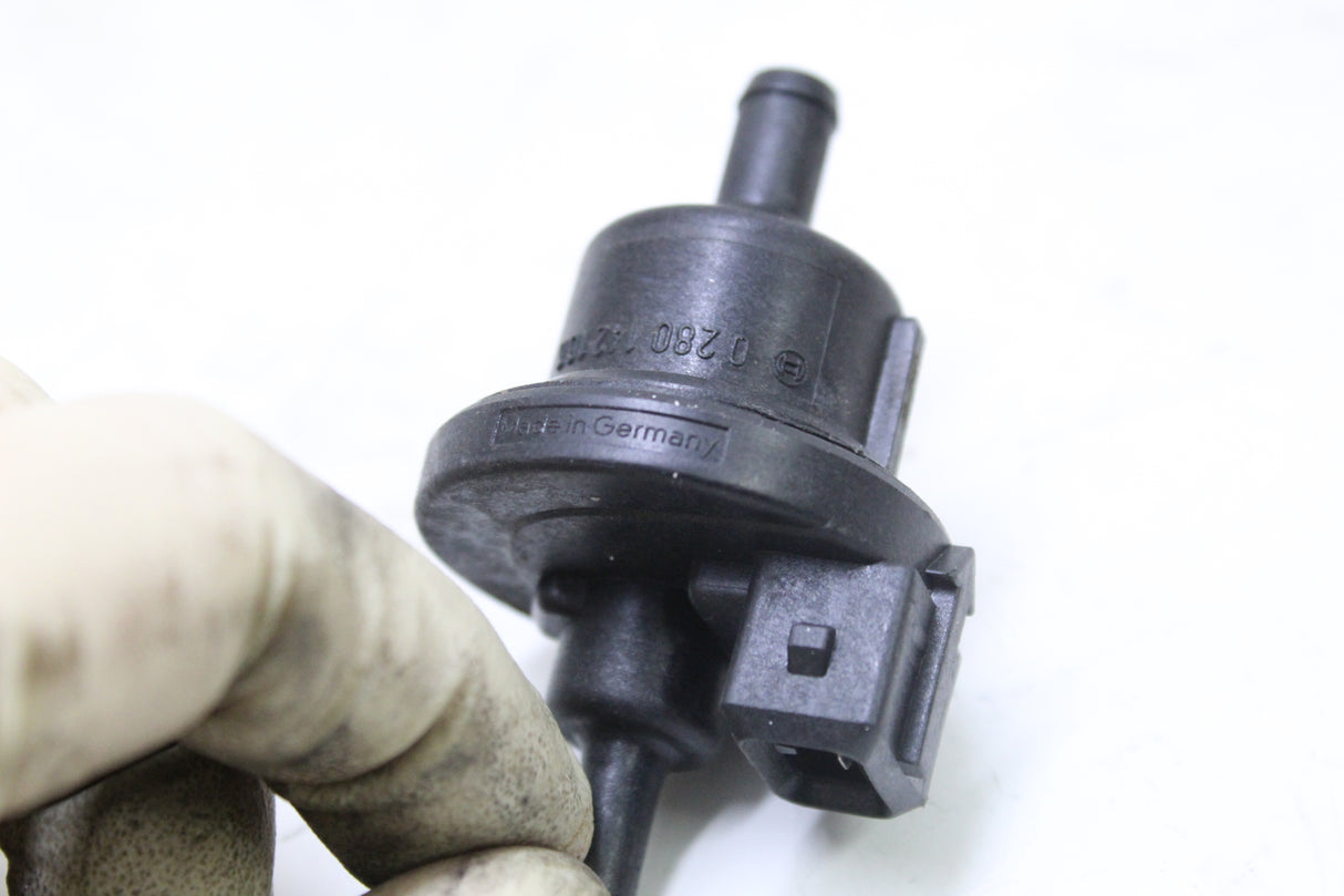 2000 BMW R1100RT OEM FUEL TANK BREATHER PURGE VALVE