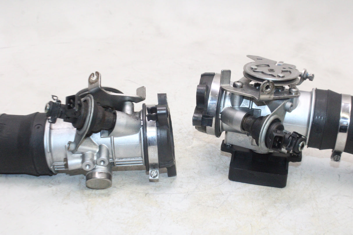 2001 BMW R1100RT OEM MAIN FUEL INJECTORS / THROTTLE BODIES
