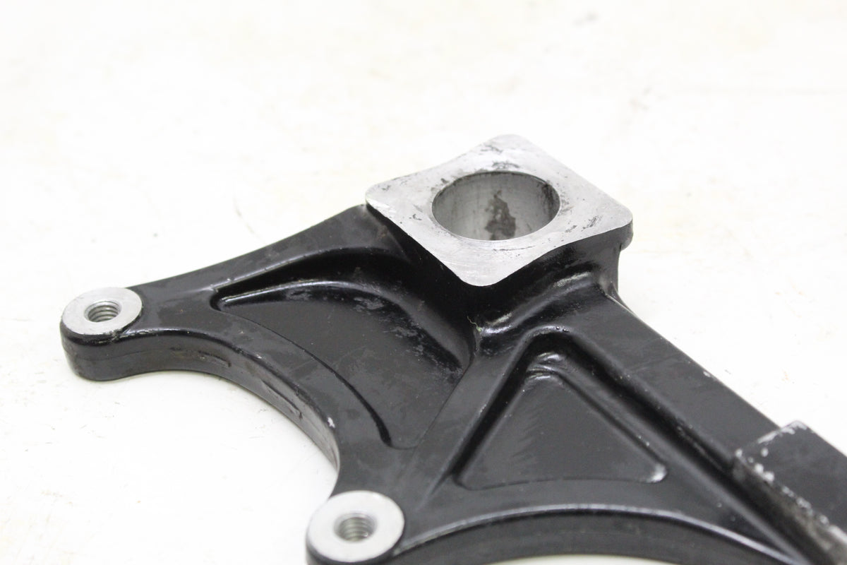 2004 SUZUKI GSXR600 OEM REAR BRAKE CALIPER MOUNT BRACKET HANGER