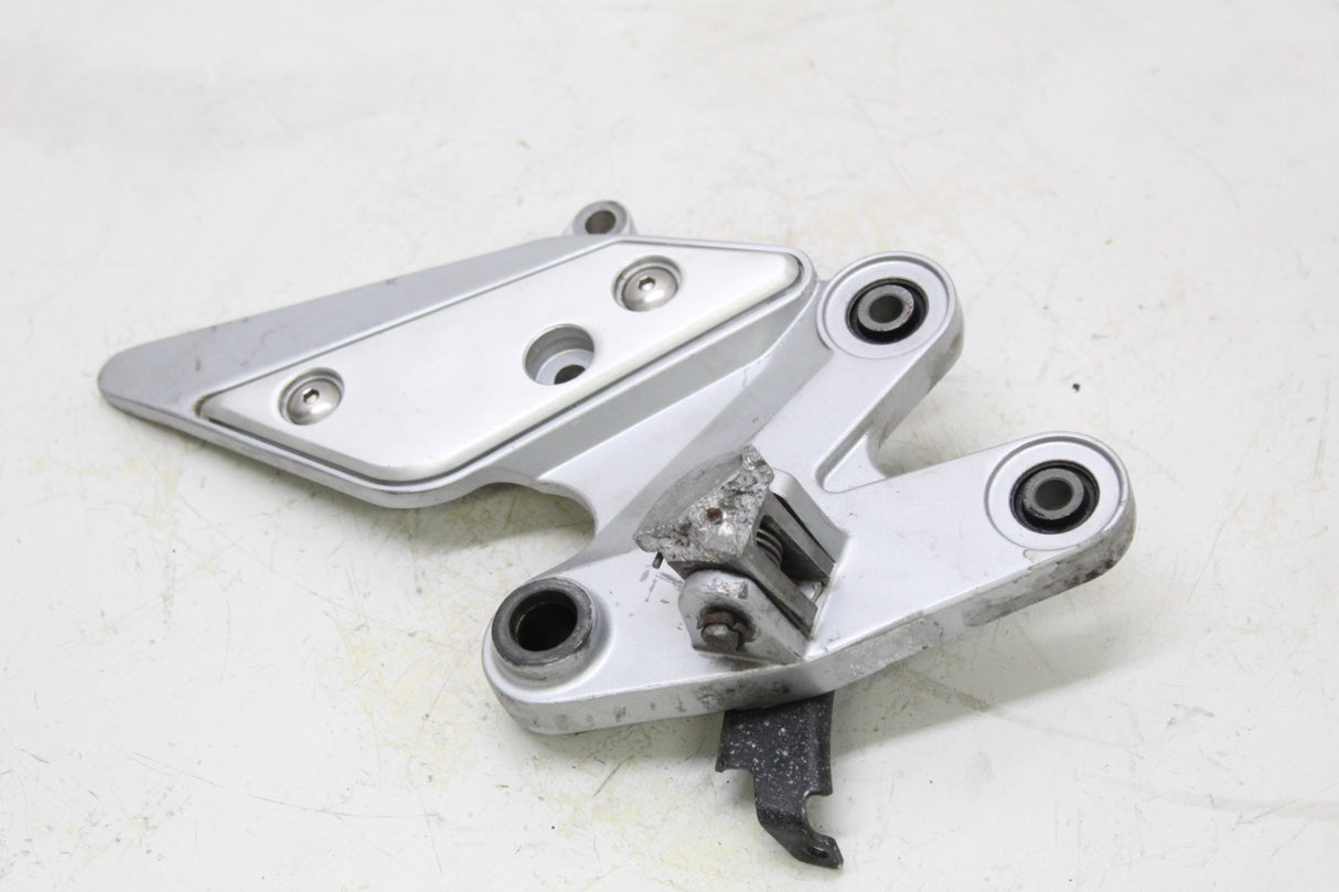 2005 YAMAHA FZ6 OEM RIGHT REARSET FOOTREST MOUNT BRACKET HEEL GUARD