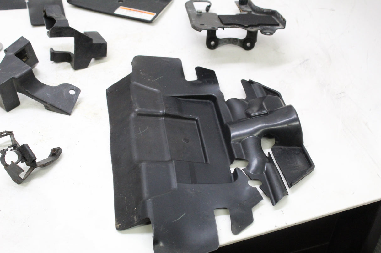2005 YAMAHA FZ6 FAZER OEM BRACKETS MOUNTS INNER PLASTIC PANELS MIX SET