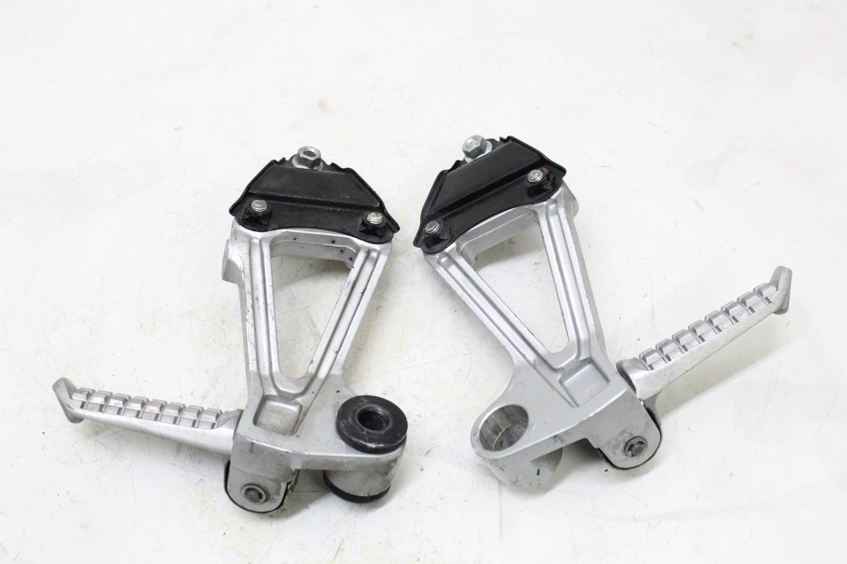 1992 KAWASAKI NINJA 600R ZX600C OEM REAR PASSENGER FOOT PEGS PAIR