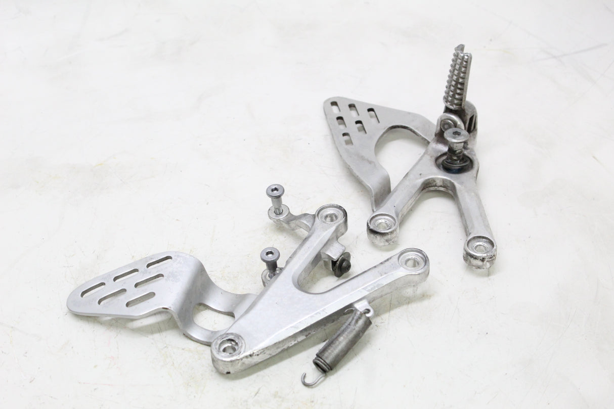 2005 Yamaha YZF R6 OEM RIGHT LEFT REARSETS REAR SET DRIVER FOOT PEGS