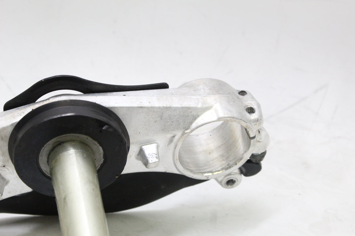 2004 SUZUKI GSXR600 OEM LOWER TRIPLE TREE STEERING STEM FORK CLAMP