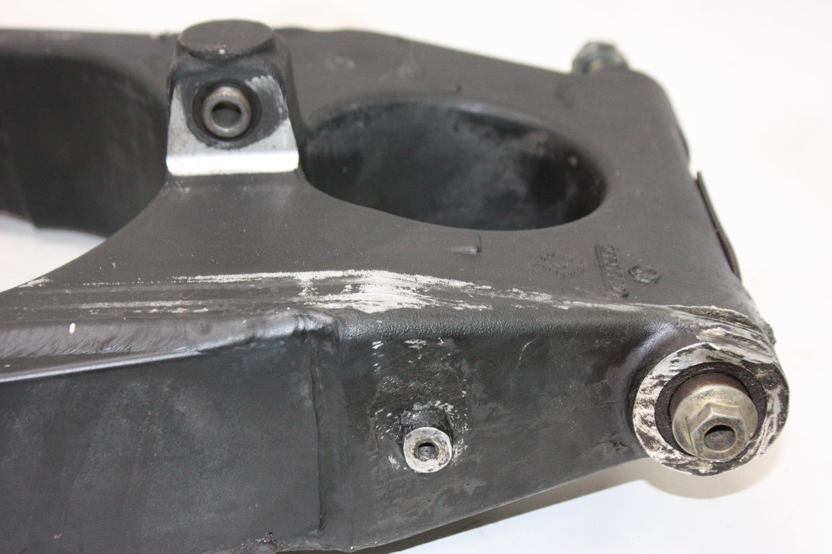 2004 Triumph Daytona 600 OEM REAR SWINGARM BACK SUSPENSION SWING ARM