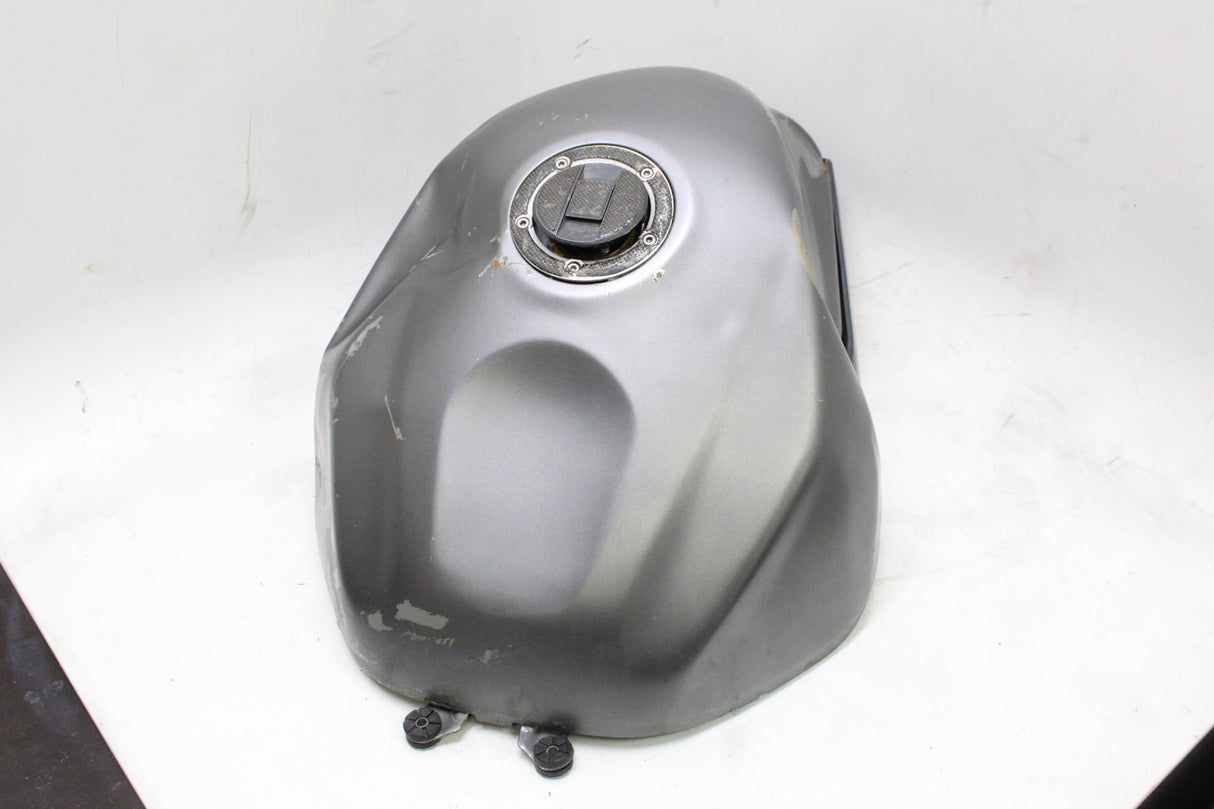 2004 SUZUKI GSXR600 OEM GAS FUEL TANK RESERVOIR W CAP DENT NO PUMP