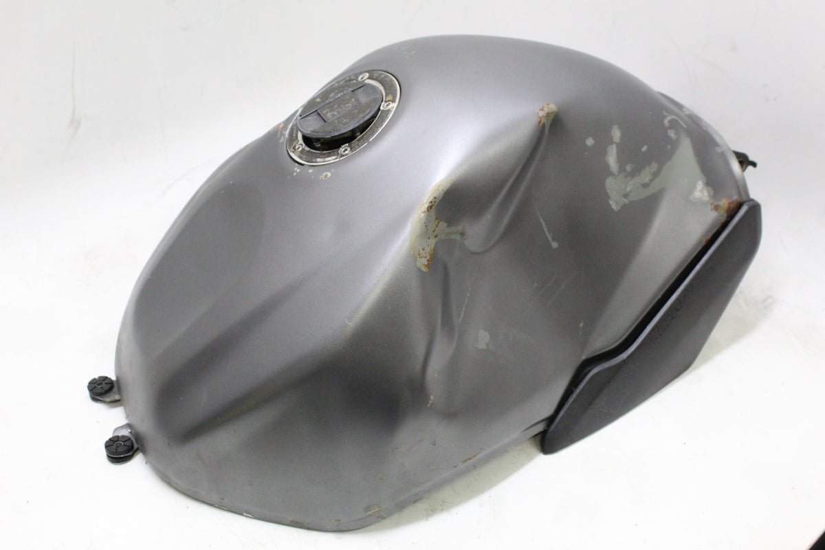 2004 SUZUKI GSXR600 OEM GAS FUEL TANK RESERVOIR W CAP DENT NO PUMP