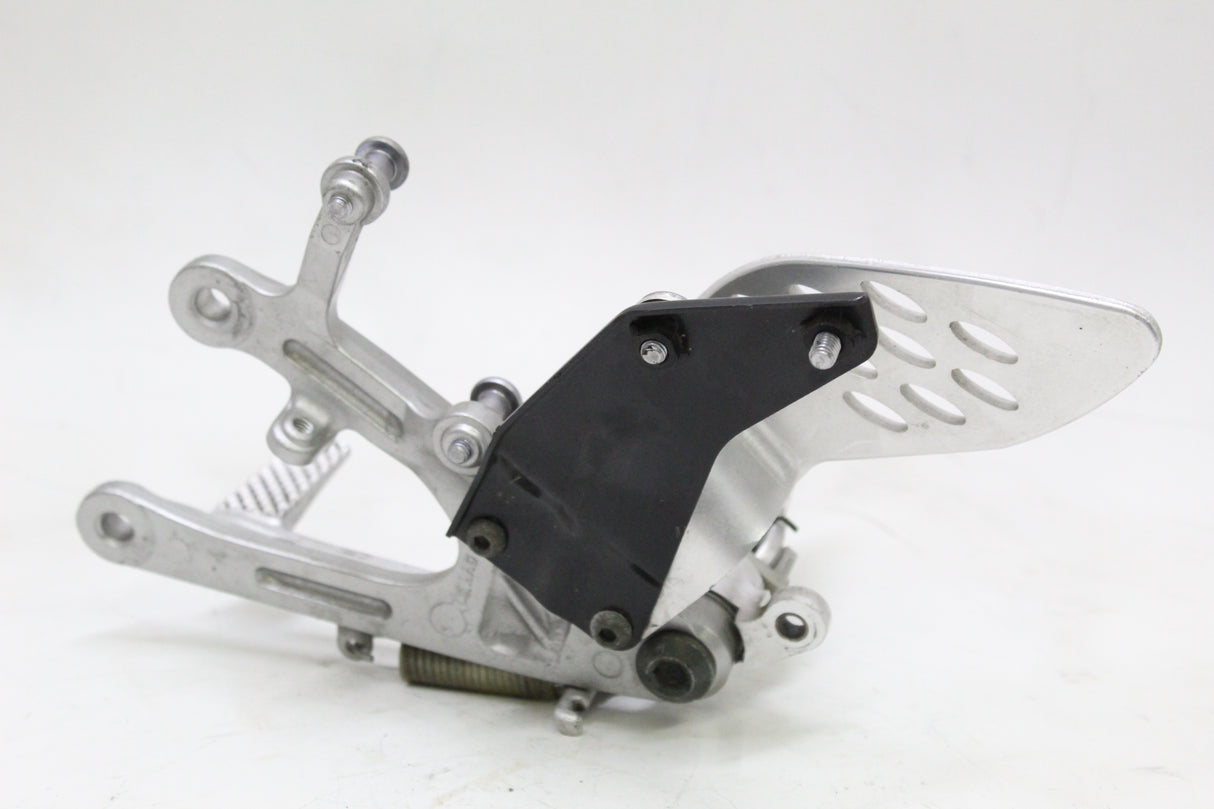 2004 Yamaha YZF R1 04-06 OEM RIGHT REARSET DRIVER FOOT PEG REST W BRAKE PEDAL