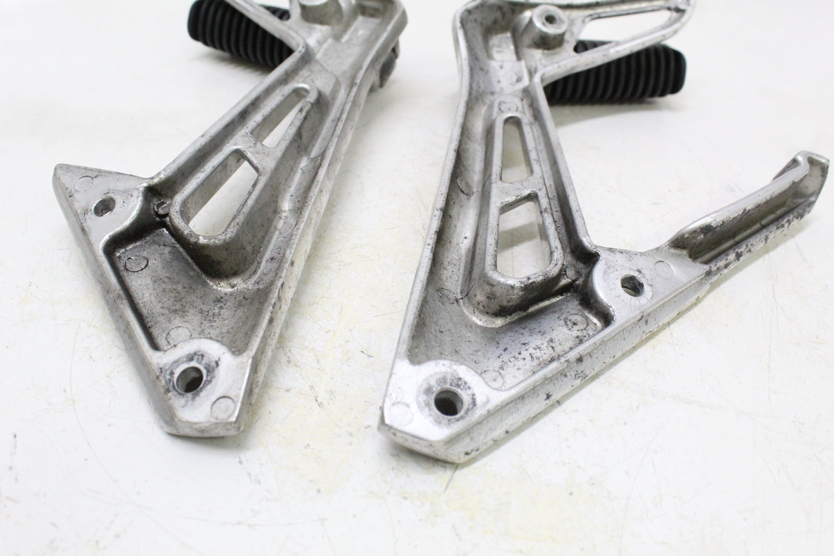 2003 YAMAHA FZ1 FZS1000 FAZER OEM REAR PASSENGER FOOT PEGS BRACKETS PAIR
