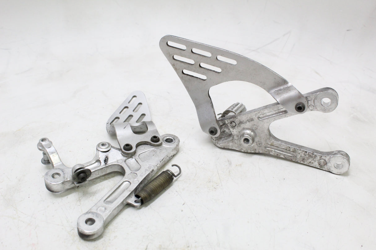 2005 Yamaha YZF R6 OEM RIGHT LEFT REARSETS REAR SET DRIVER FOOT PEGS