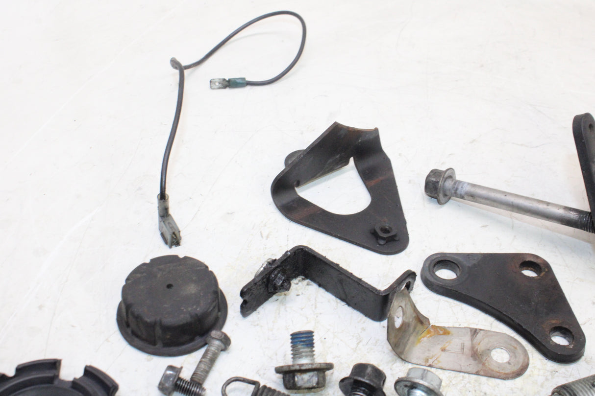 2007 Yamaha V Star 650 XVS650 OEM ENGINE MOUNTING BOLTS HARDWARE MOTOR SCREWS