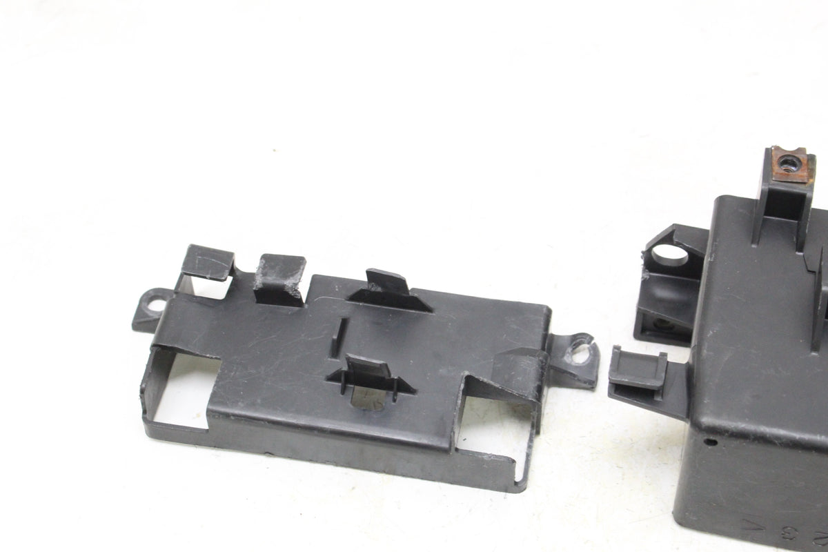 2005 YAMAHA FZ6 FAZER OEM BATTERY BOX HOLDER TRAY