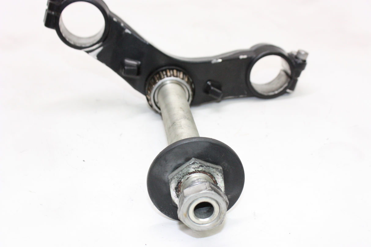 2004 Triumph Daytona 600 OEM FRONT FORKS CLAMP LOWER TRIPLE TREE STEM