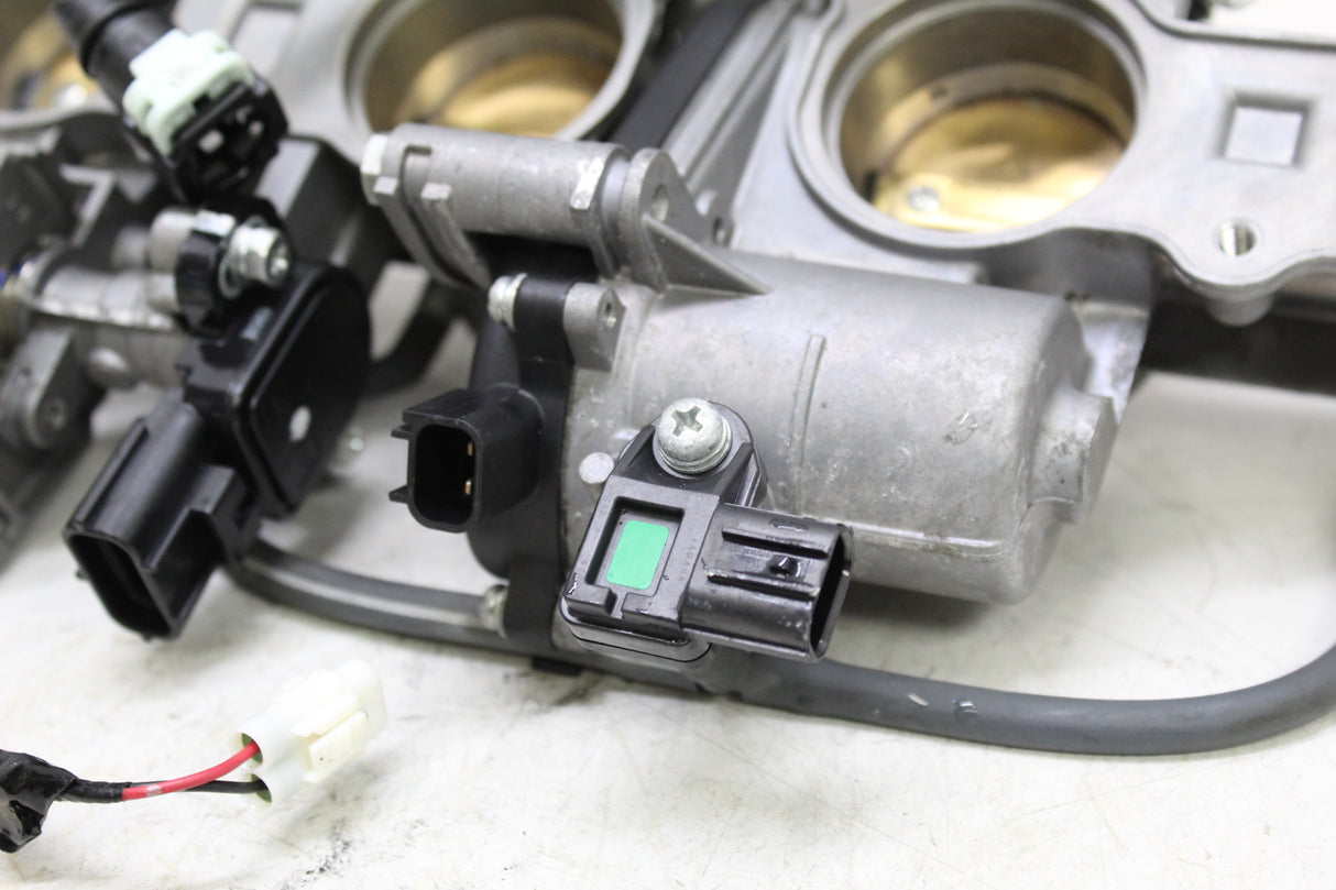 2017 Yamaha FZ10 OEM MAIN FUEL INJECTORS / THROTTLE BODIES
