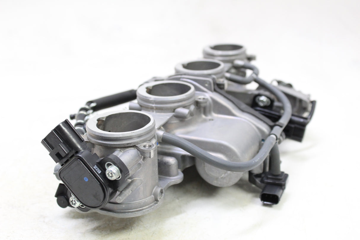 2017 Yamaha FZ10 OEM MAIN FUEL INJECTORS / THROTTLE BODIES