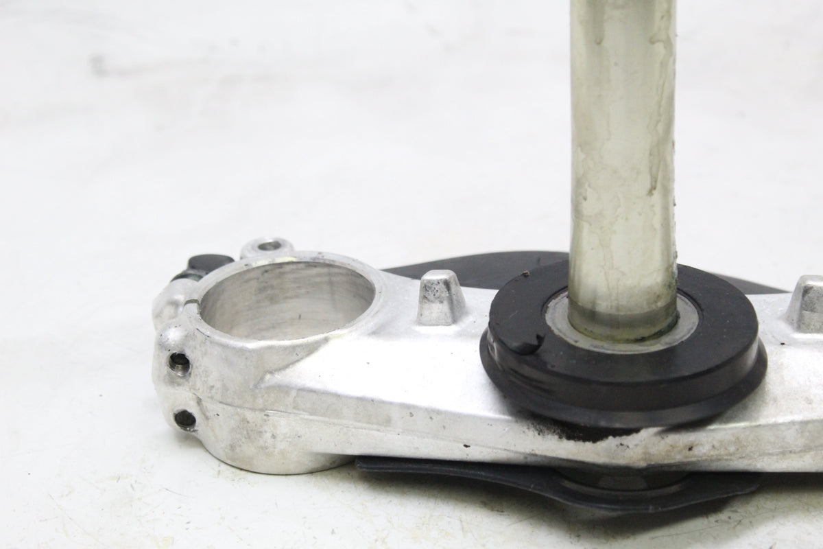 2004 SUZUKI GSXR600 OEM LOWER TRIPLE TREE STEERING STEM FORK CLAMP