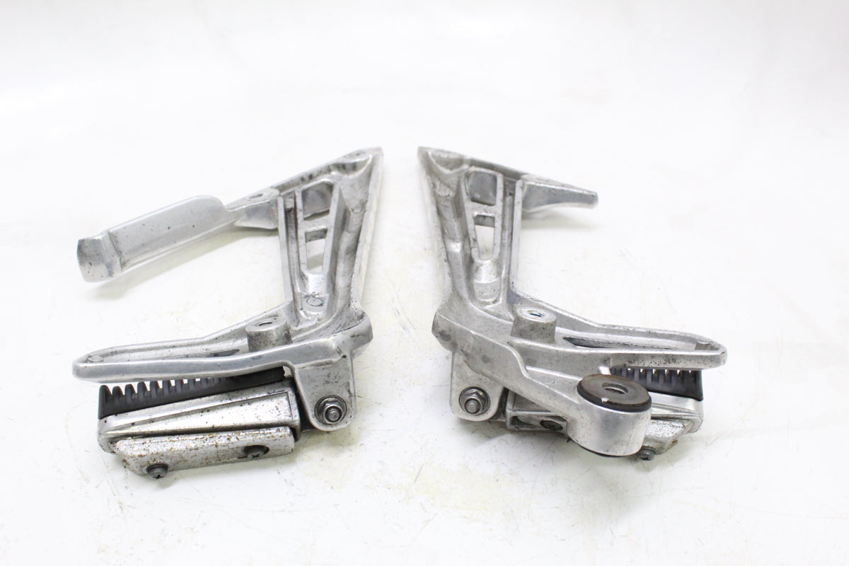 2003 YAMAHA FZ1 FZS1000 FAZER OEM REAR PASSENGER FOOT PEGS BRACKETS PAIR