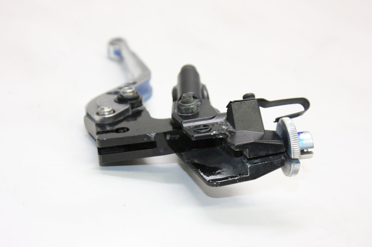 2004 Triumph Daytona 600 OEM CLUTCH PERCH MOUNT WITH LEVER