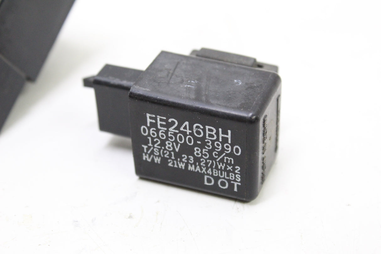 2007 Yamaha YZF R6S OEM TURN SIGNAL BLINKER RELAY FLASHER SWITCH SET
