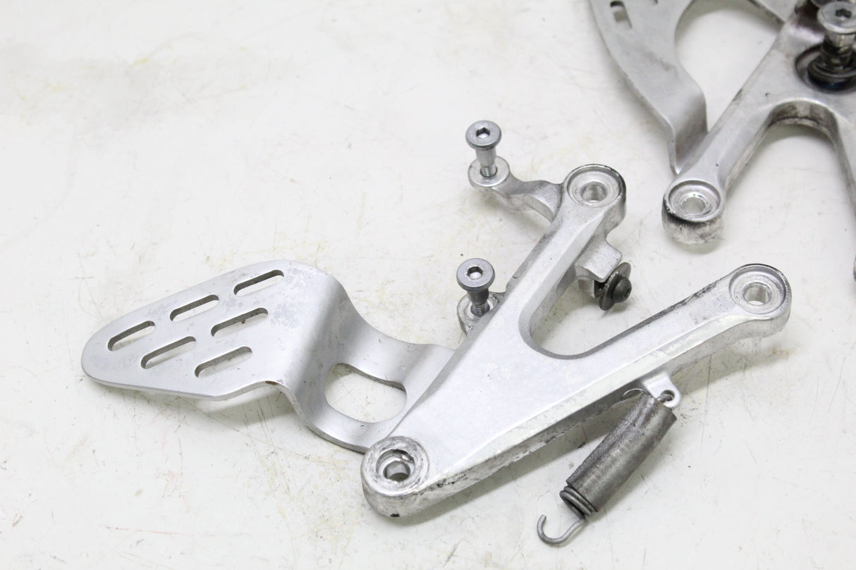 2005 Yamaha YZF R6 OEM RIGHT LEFT REARSETS REAR SET DRIVER FOOT PEGS