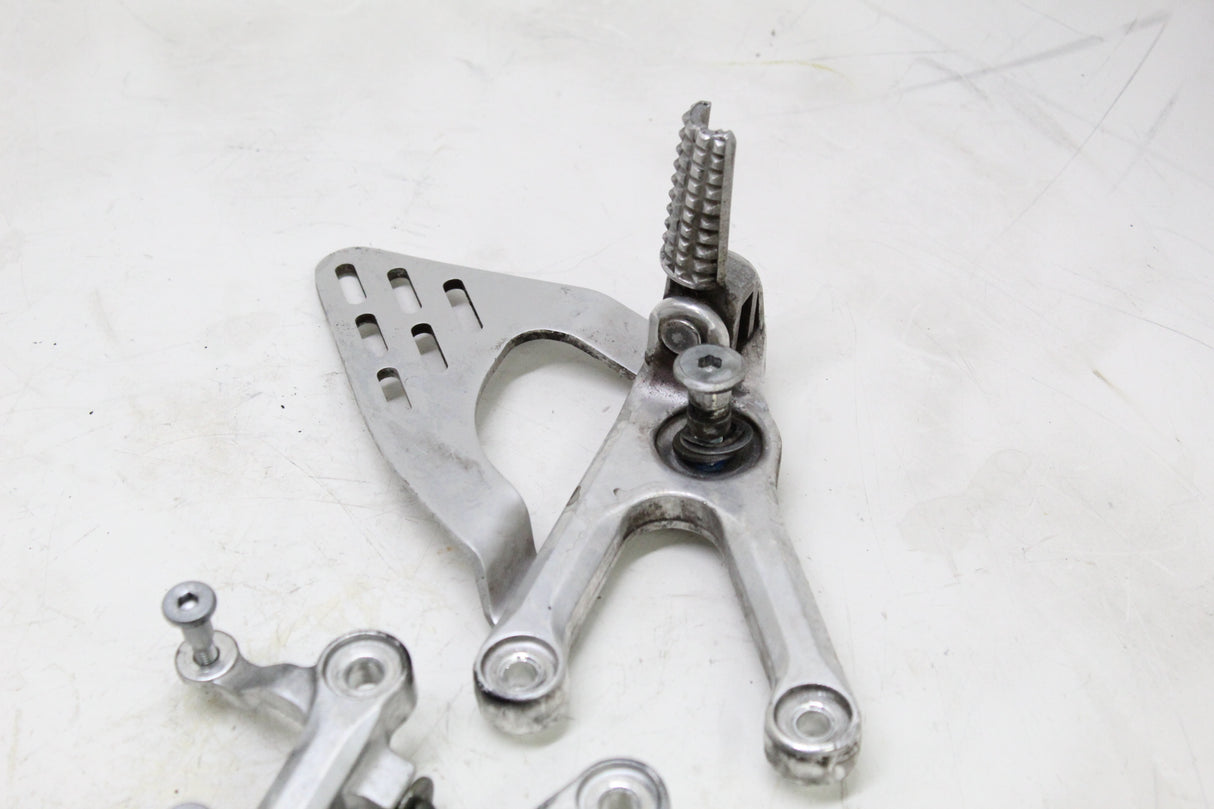 2005 Yamaha YZF R6 OEM RIGHT LEFT REARSETS REAR SET DRIVER FOOT PEGS