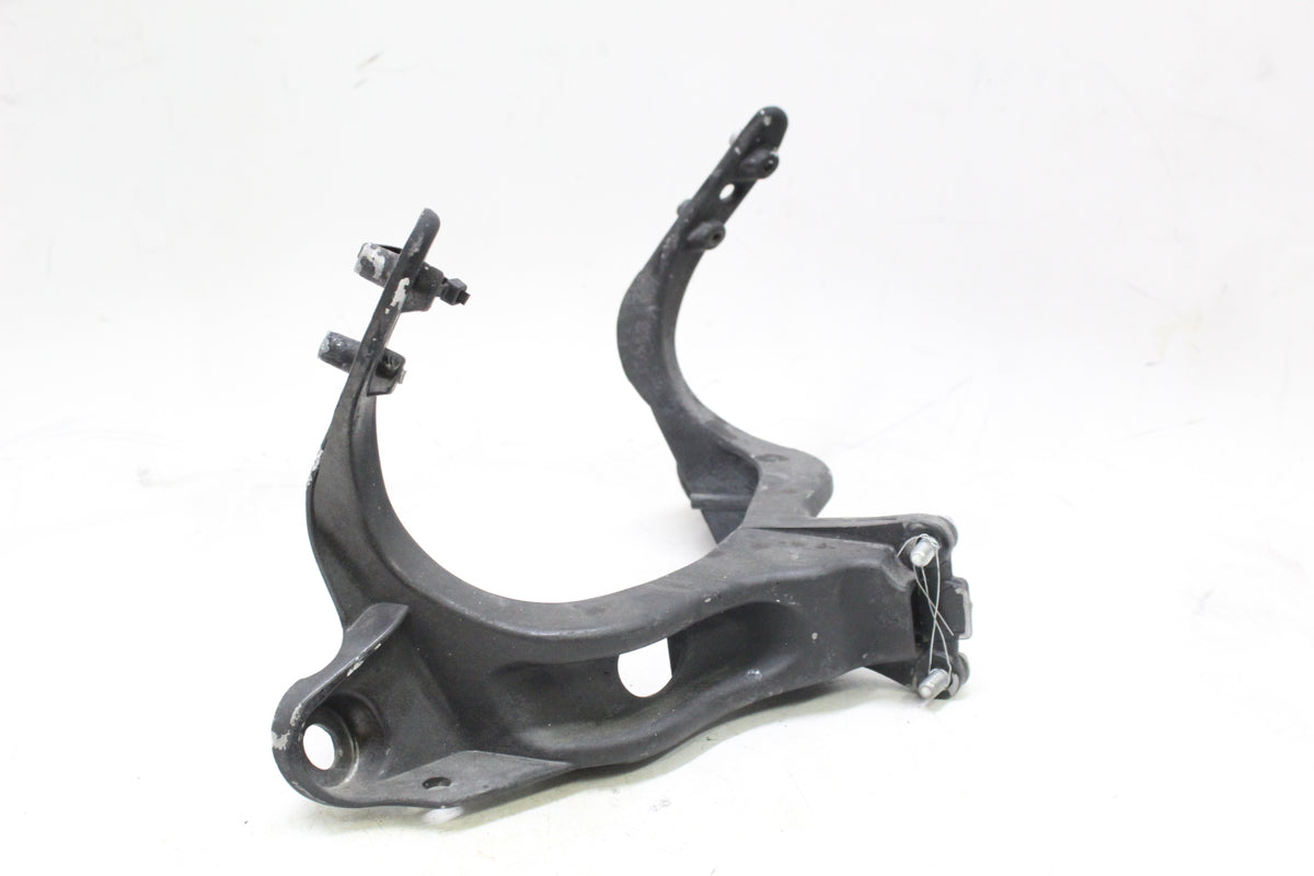 2004 SUZUKI GSXR600 OEM FRONT UPPER FAIRING STAY BRACKET