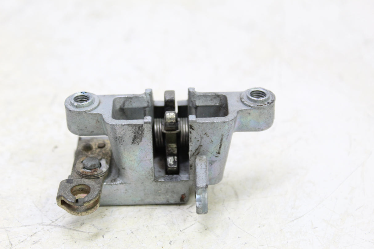 2003 Yamaha Zuma 50 YW50 OEM REAR PASSENGER SEAT LATCH LOCK ASSEMBLY