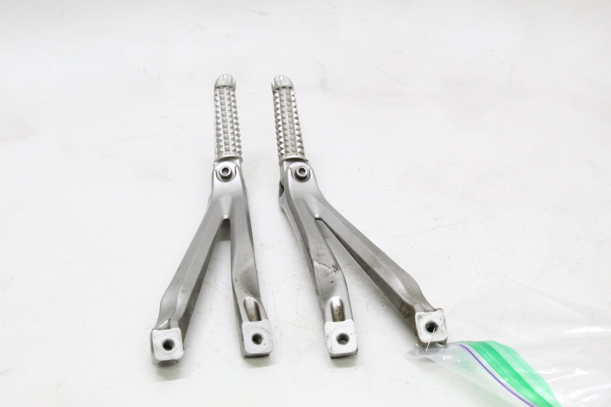 2004 Yamaha YZF R1 04-06 OEM REAR BACK PASSENGER PEG SET PAIR