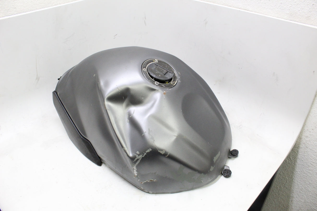 2004 SUZUKI GSXR600 OEM GAS FUEL TANK RESERVOIR W CAP DENT NO PUMP