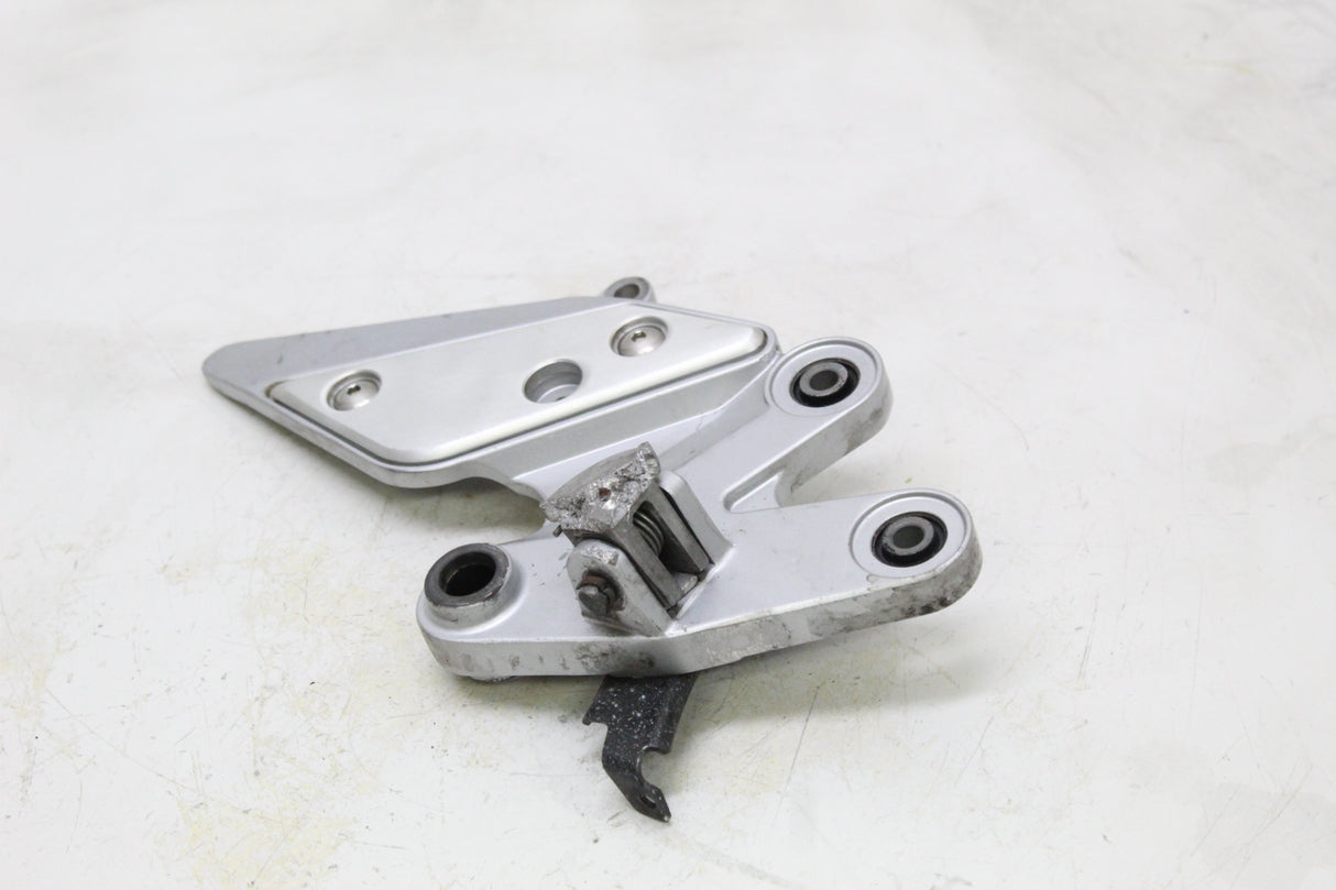 2005 YAMAHA FZ6 OEM RIGHT REARSET FOOTREST MOUNT BRACKET HEEL GUARD