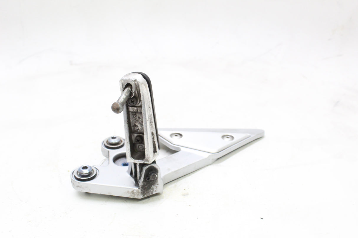 2005 YAMAHA FZ6 OEM LEFT REARSET FOOT PEG BRACKET W SHIFTER