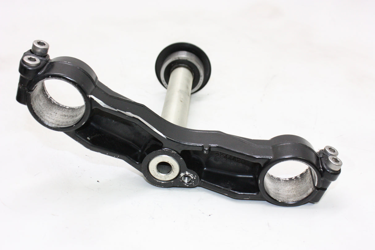 2004 Triumph Daytona 600 OEM FRONT FORKS CLAMP LOWER TRIPLE TREE STEM