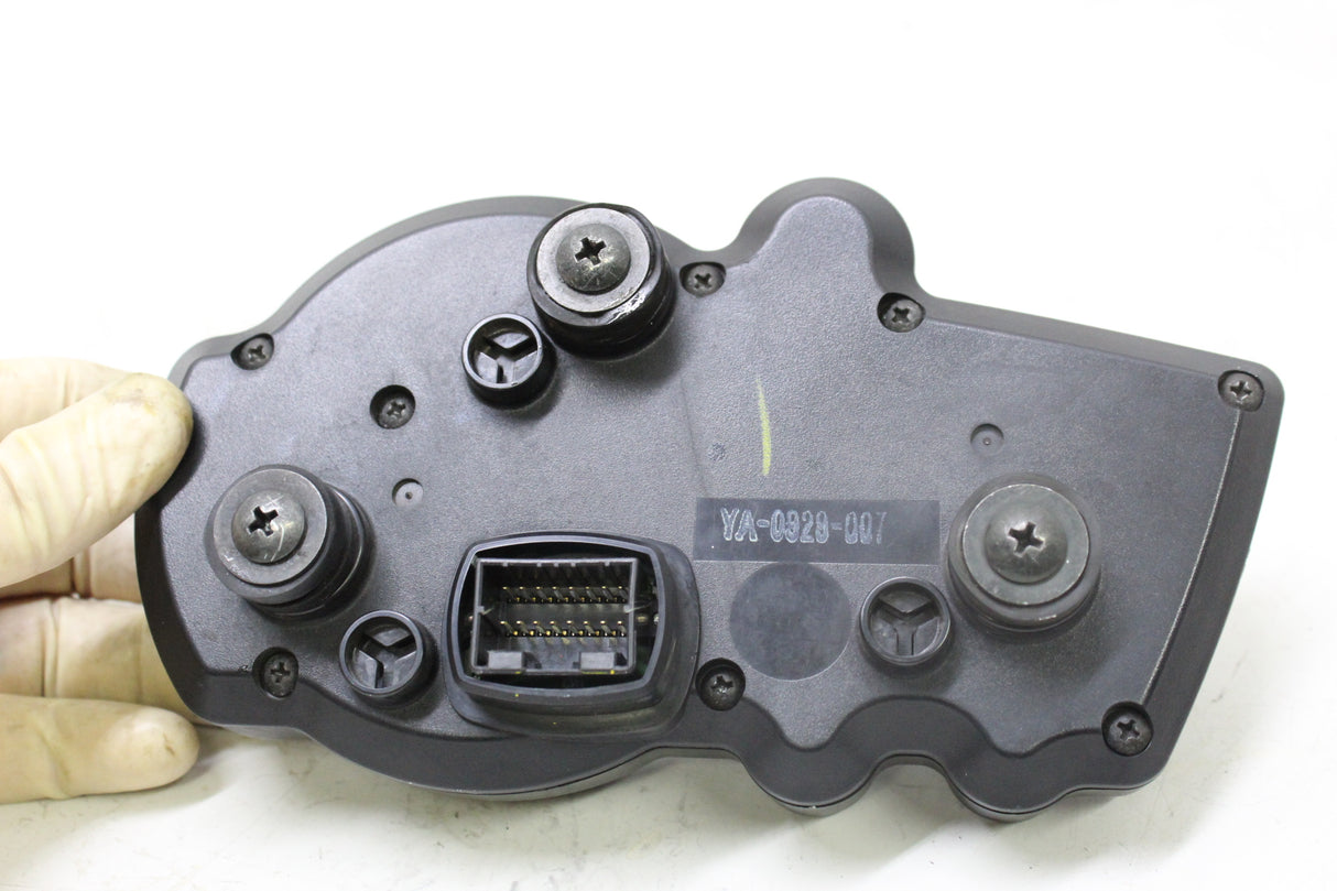 2005 Yamaha YZF R6 OEM SPEEDO TACH GAUGES DISPLAY CLUSTER SPEEDOMETER TACHOMETER