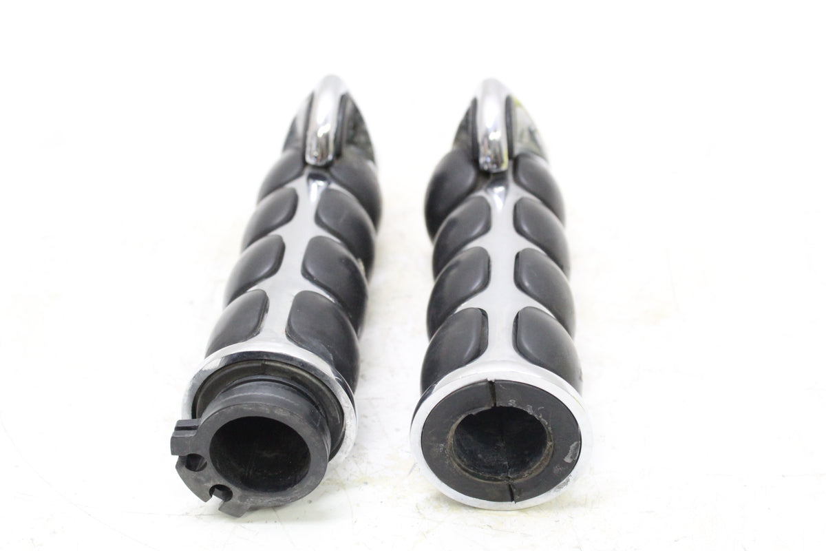 2005 KAWASAKI VULCAN 1500 VN1500 Chrome Rubber Spike Grips Pair Palm Rest