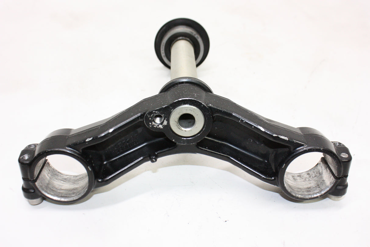 2004 Triumph Daytona 600 OEM FRONT FORKS CLAMP LOWER TRIPLE TREE STEM