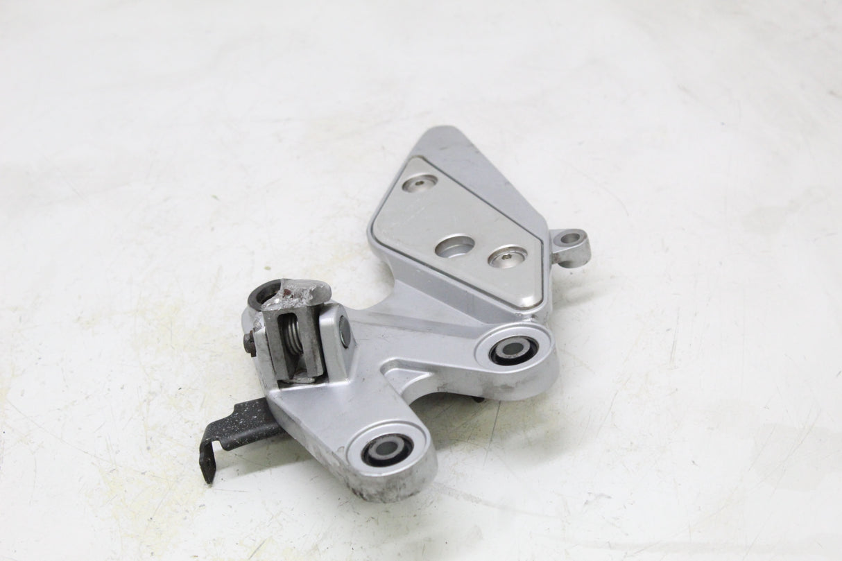 2005 YAMAHA FZ6 OEM RIGHT REARSET FOOTREST MOUNT BRACKET HEEL GUARD