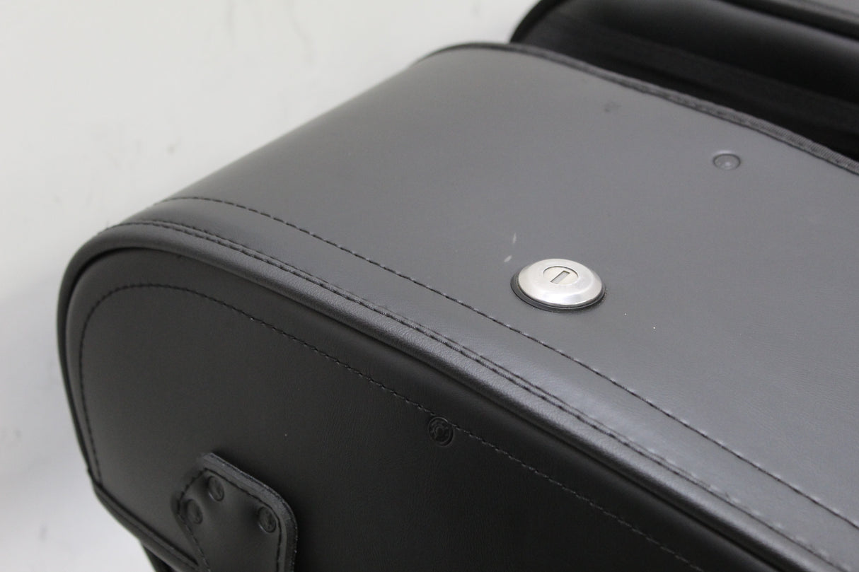 2012 Kawasaki Vulcan 900 VN900DF OEM SADDLEBAG W KEY