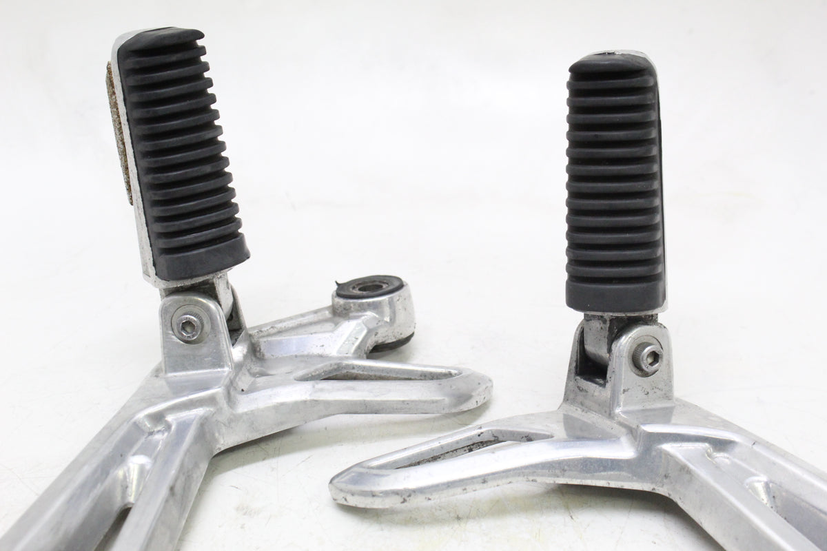 2003 YAMAHA FZ1 FZS1000 FAZER OEM REAR PASSENGER FOOT PEGS BRACKETS PAIR