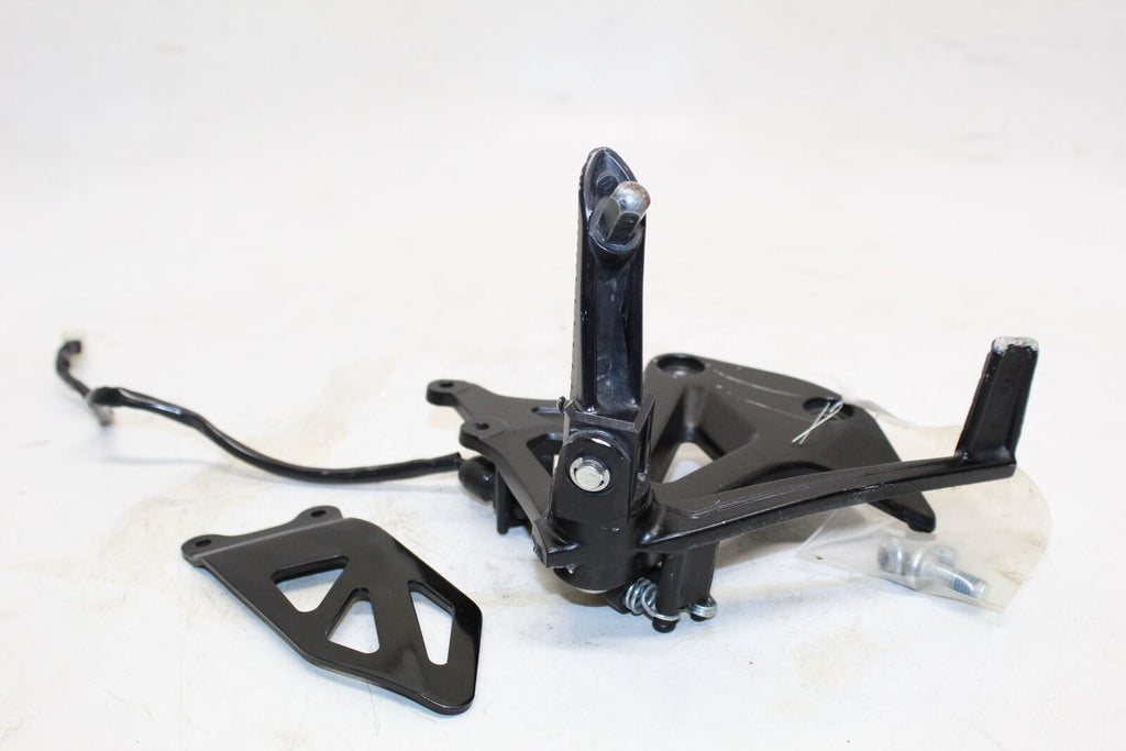 2018 Suzuki Gsxr1000R Right Rearset Rear Set Driver Foot Peg Rest Stop