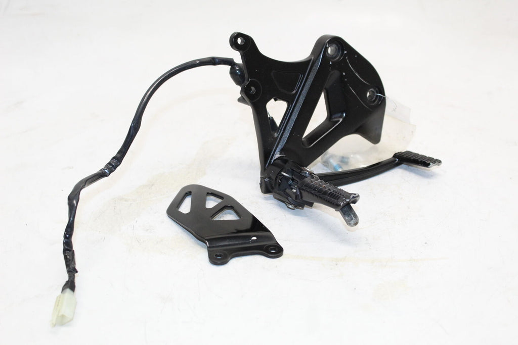 2018 Suzuki Gsxr1000R Right Rearset Rear Set Driver Foot Peg Rest Stop