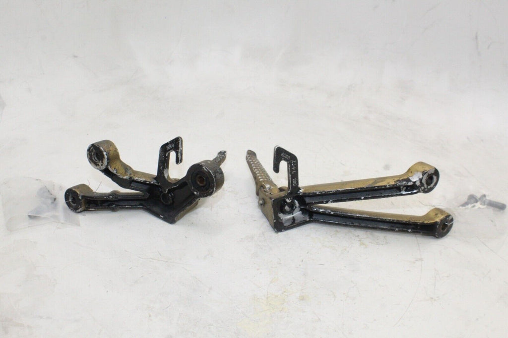 2004 Suzuki Gsxr600 Oem Rear Back Passenger Peg Set Pair