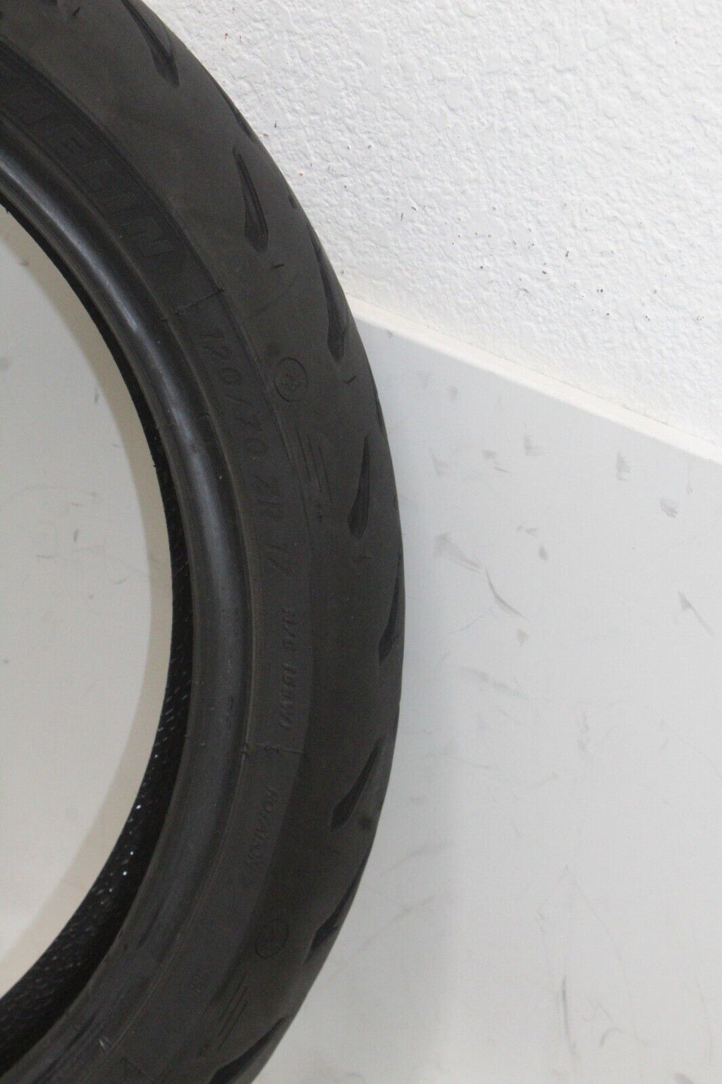 2002 Suzuki Bandit 1200 Oem Front Wheel Tire Michelin Road 5
