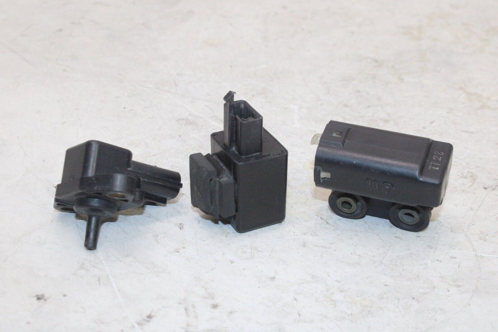 98-06 Yamaha Yzf R1 Oem Turn Signal Blinker Relay Switch W Tip And Map Sensor