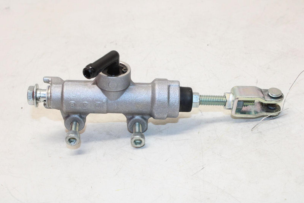 2019 Suzuki Gsxr250R Rear Back Brake Master Cylinder With Reservoir