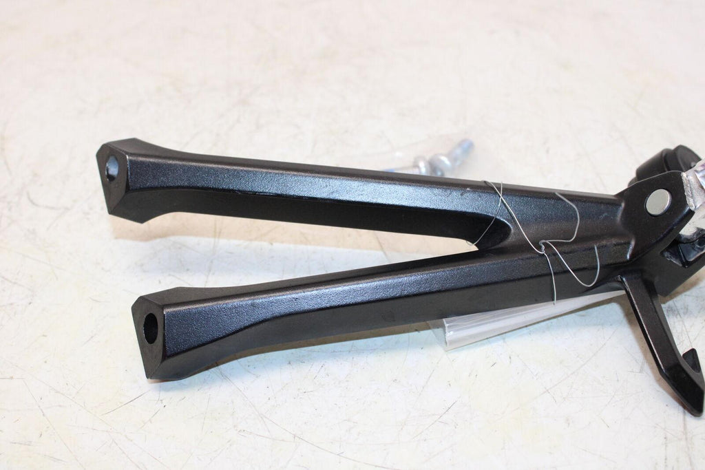 2011 Suzuki Gsxr750 Rear Back Passenger Peg Set Pair