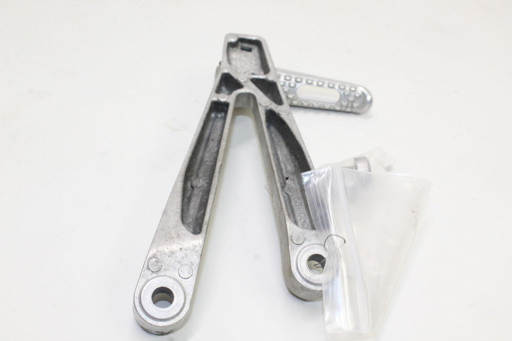 2006-07 Honda Cbr1000Rr Left Rear Back Passenger Peg 50730-Mel-305 50730-Mel-D00