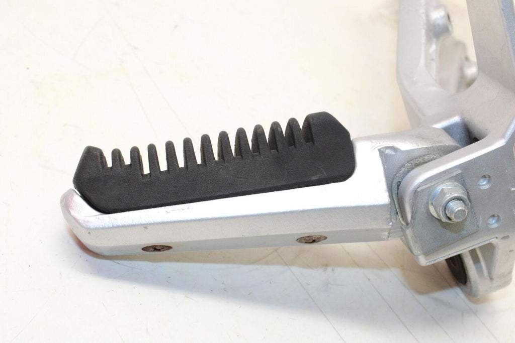 1990 Suzuki Vx800 Rear Passenger Foot Step Peg